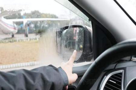 冬天雨天开车的正确方法