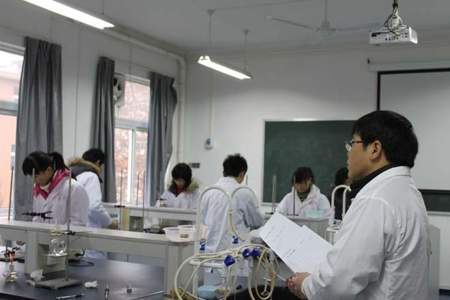 药学专业学生在学校期间的实训活动有哪些