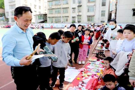 一个人在学校像什么