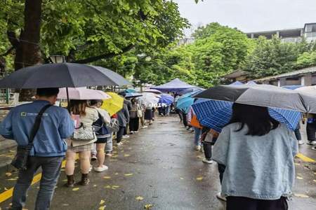 校运会下雨一般是取消还是延期