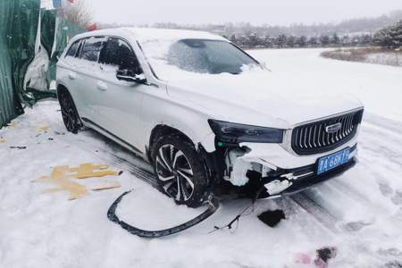 雪天路滑怎么踩刹车